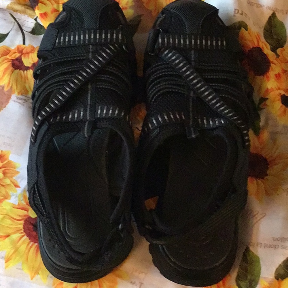 Tek Gear Black Adjustable Sandals Size 9